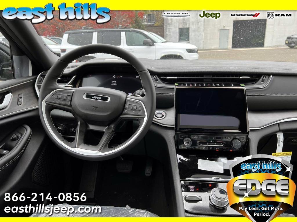 new 2025 Jeep Grand Cherokee car, priced at $50,435