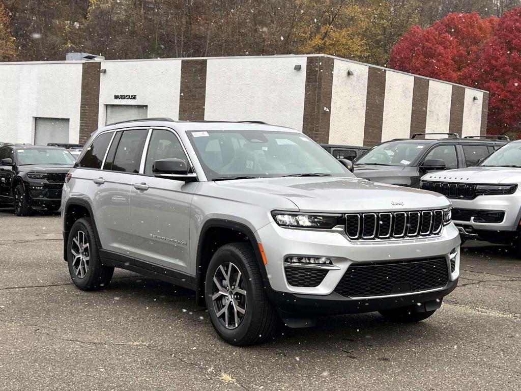 new 2025 Jeep Grand Cherokee car, priced at $50,435