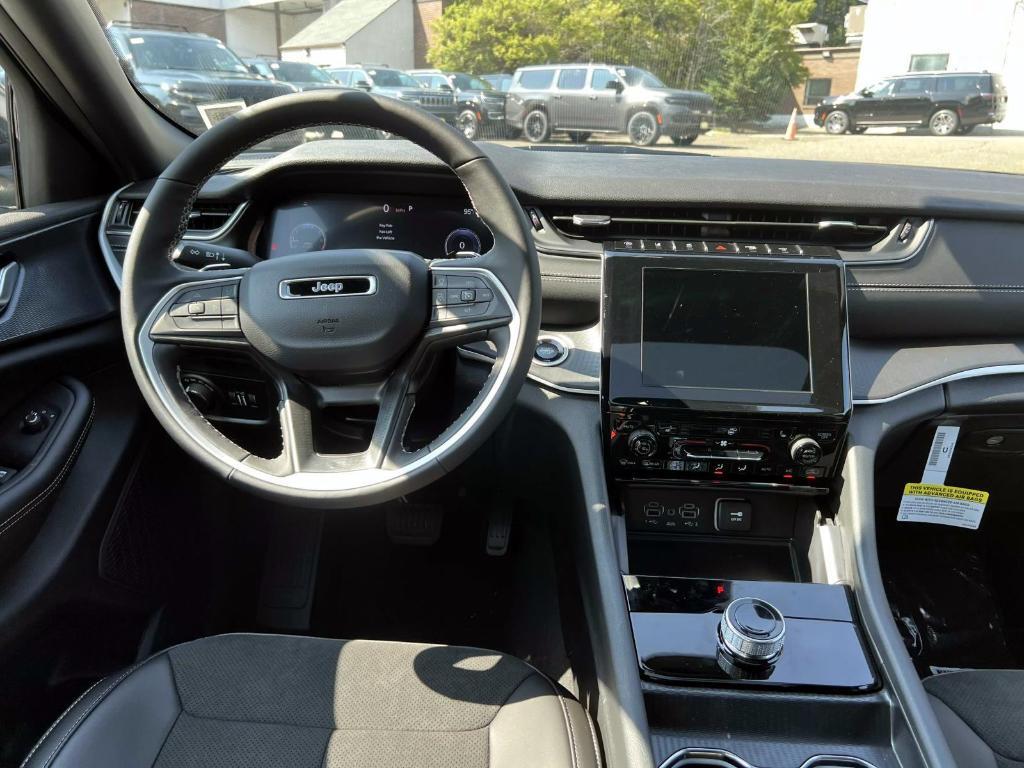 new 2025 Jeep Grand Cherokee car, priced at $47,780