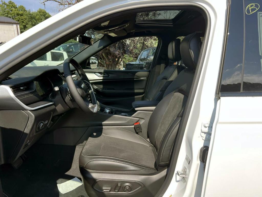 new 2025 Jeep Grand Cherokee car, priced at $47,780