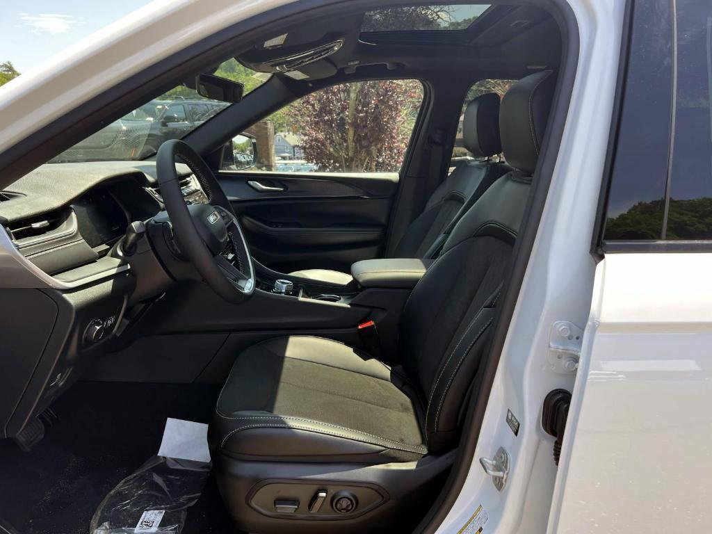 new 2025 Jeep Grand Cherokee car, priced at $47,780