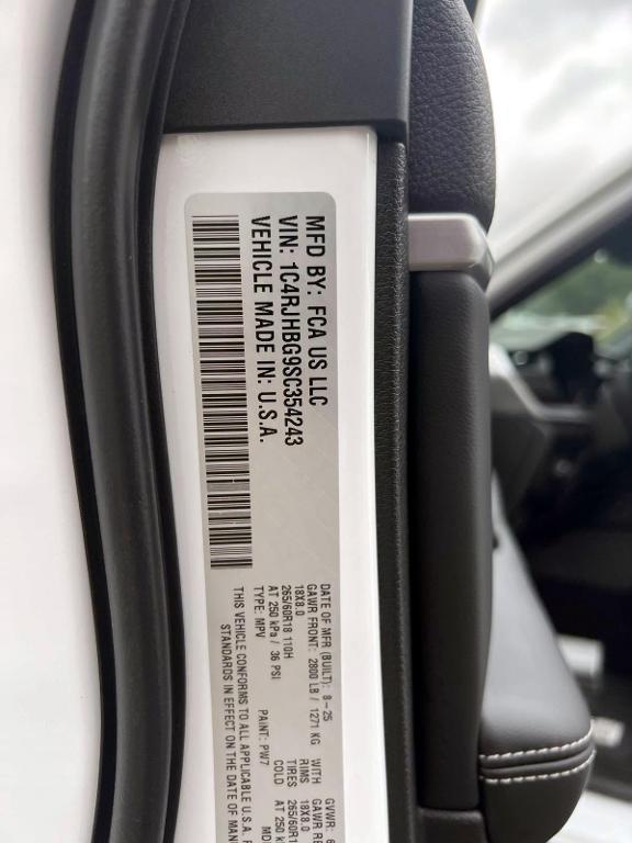 new 2025 Jeep Grand Cherokee car, priced at $49,840