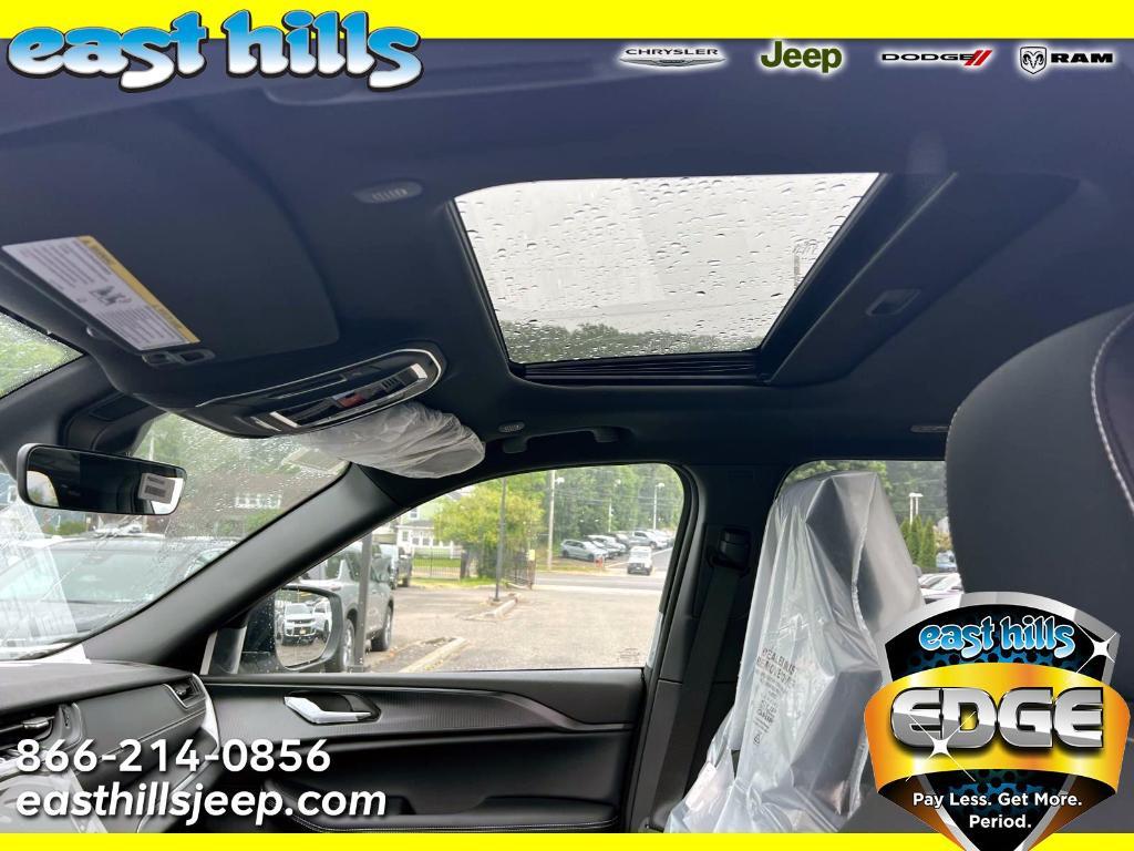 new 2025 Jeep Grand Cherokee car, priced at $41,780