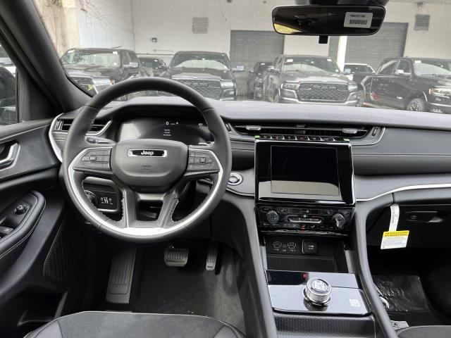 new 2025 Jeep Grand Cherokee car, priced at $48,375