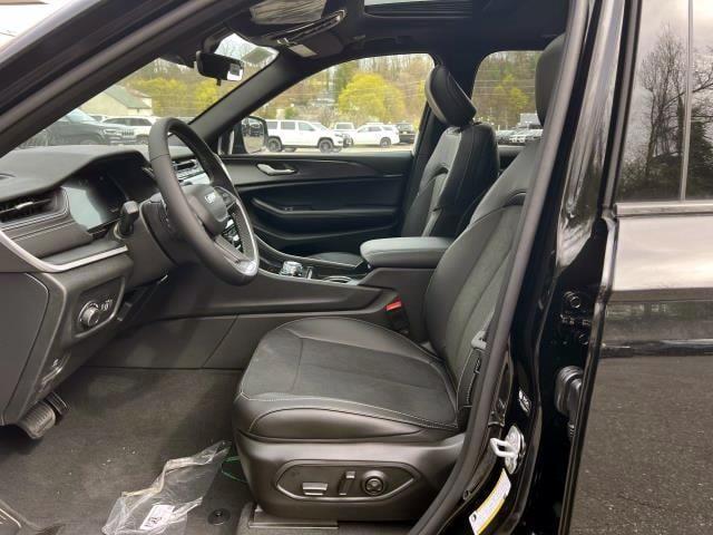 new 2025 Jeep Grand Cherokee car, priced at $48,375