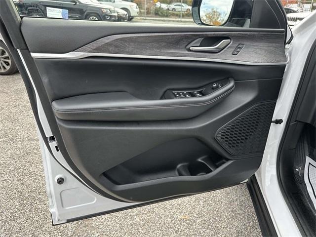 used 2023 Jeep Grand Cherokee car, priced at $30,995