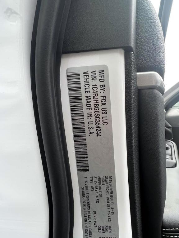 new 2025 Jeep Grand Cherokee car, priced at $49,840