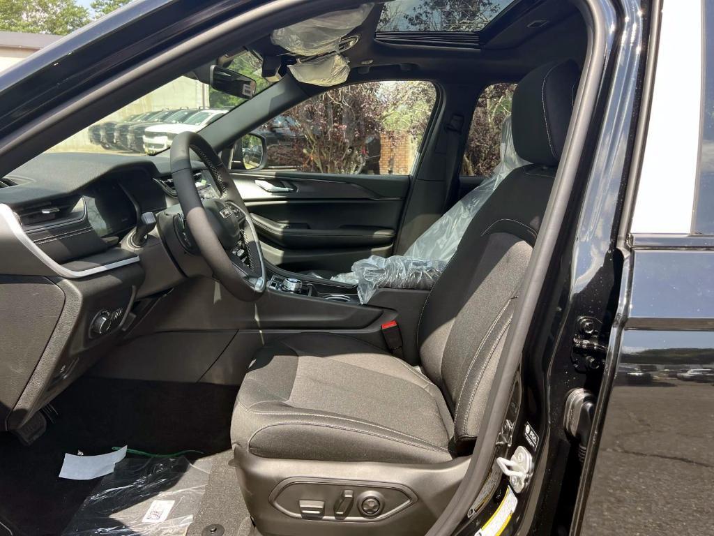 new 2025 Jeep Grand Cherokee car, priced at $44,170