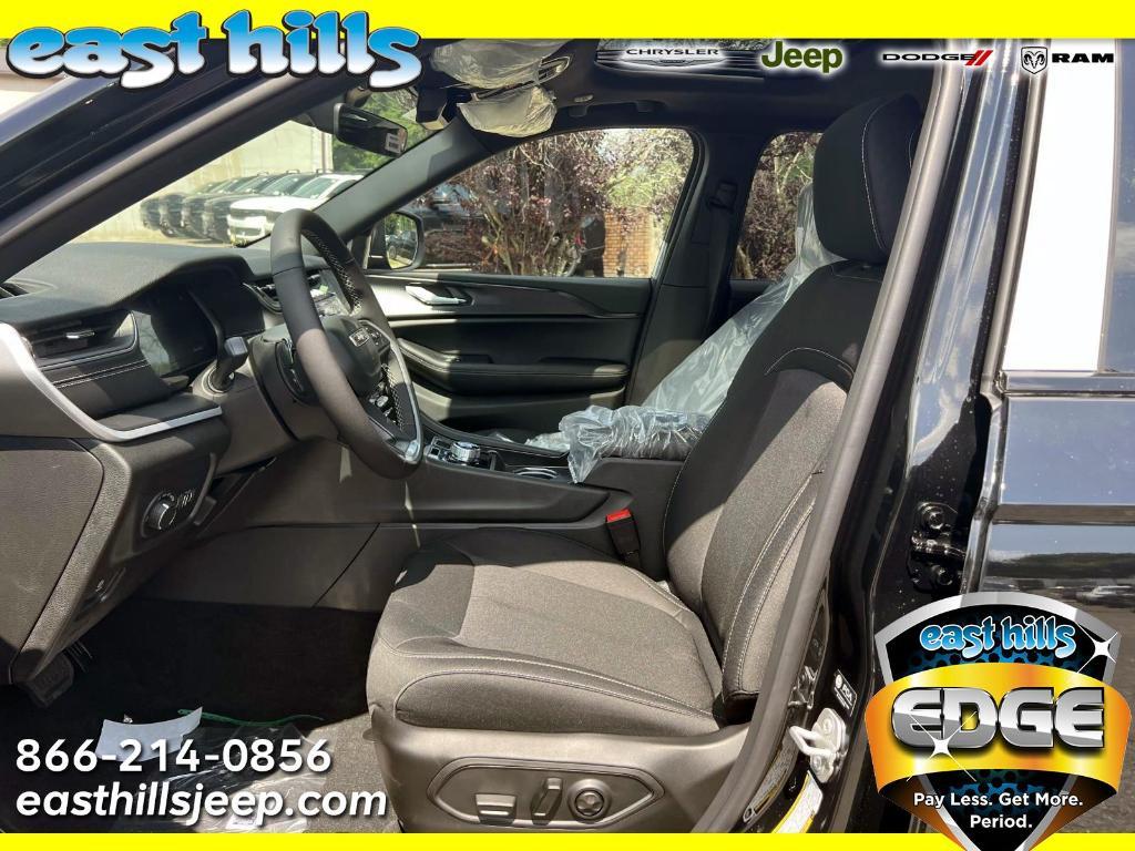 new 2025 Jeep Grand Cherokee car, priced at $44,170