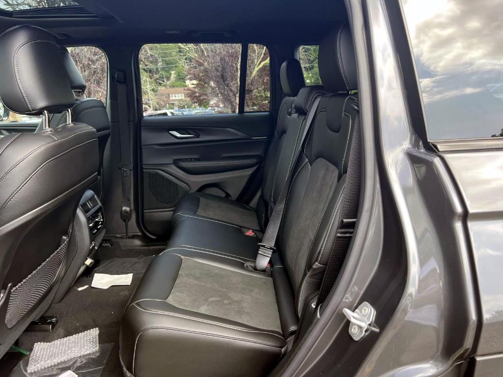 new 2025 Jeep Grand Cherokee car, priced at $48,375