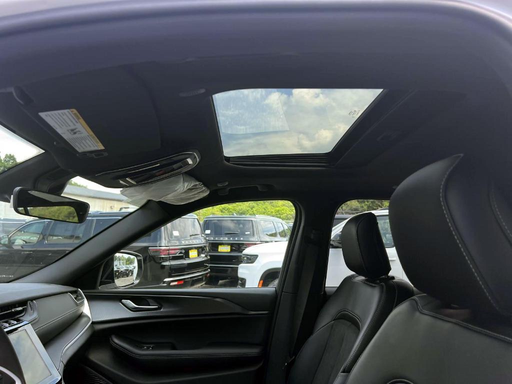 new 2025 Jeep Grand Cherokee car, priced at $47,780