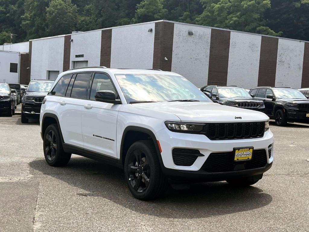new 2025 Jeep Grand Cherokee car, priced at $47,780