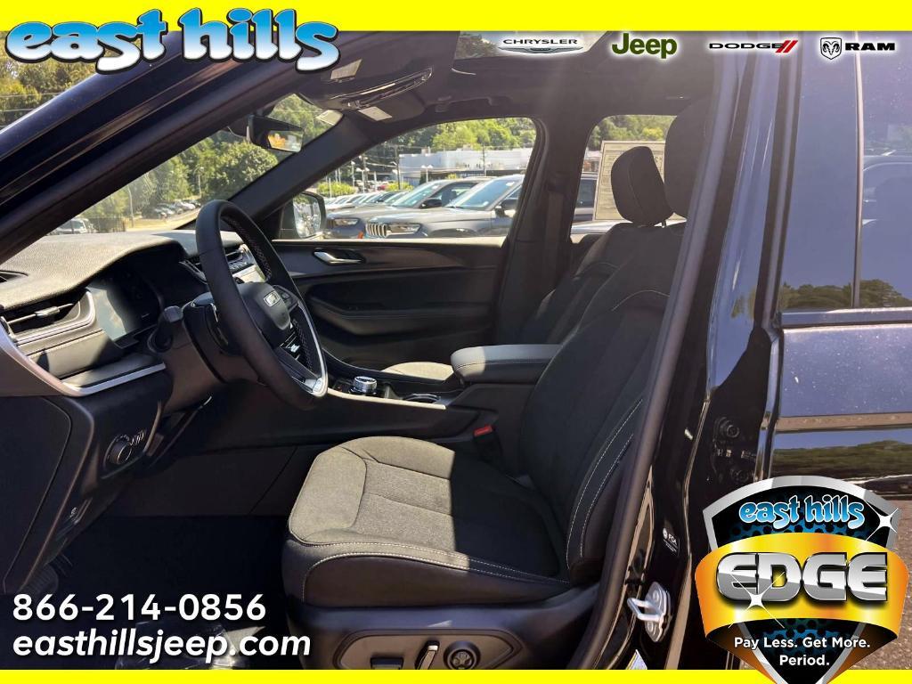new 2025 Jeep Grand Cherokee car, priced at $44,595