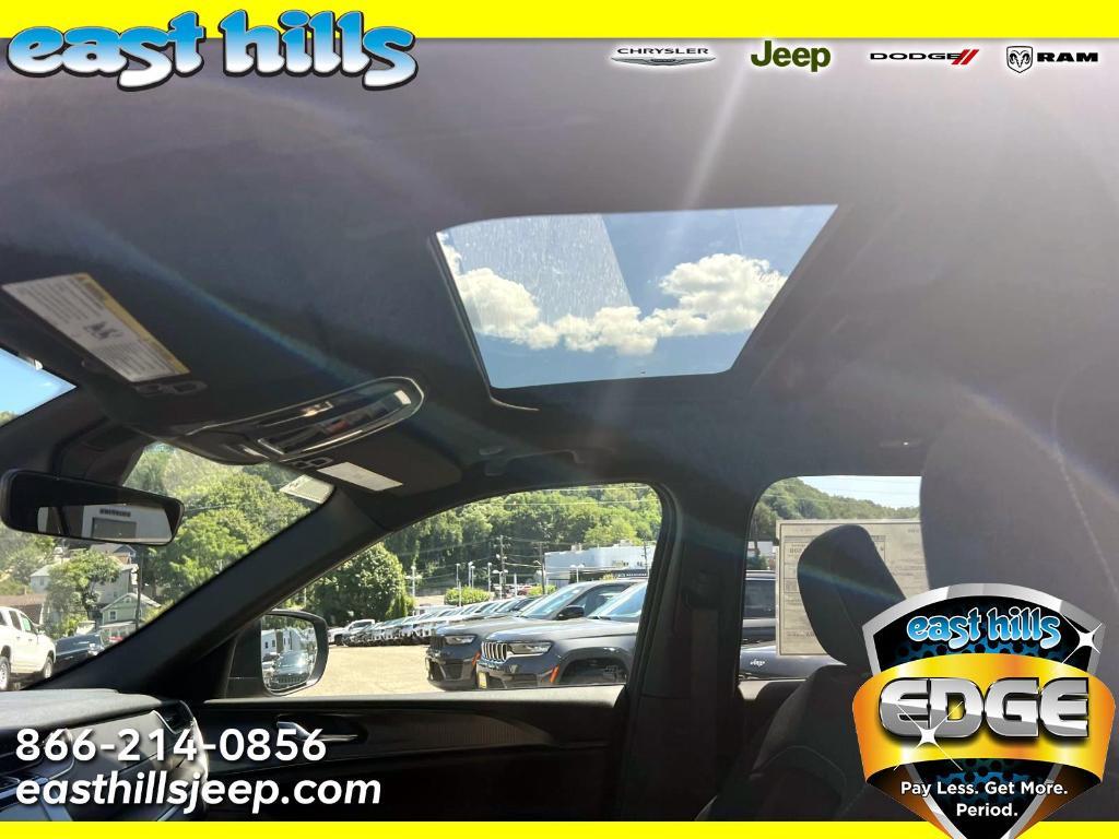 new 2025 Jeep Grand Cherokee car, priced at $44,595