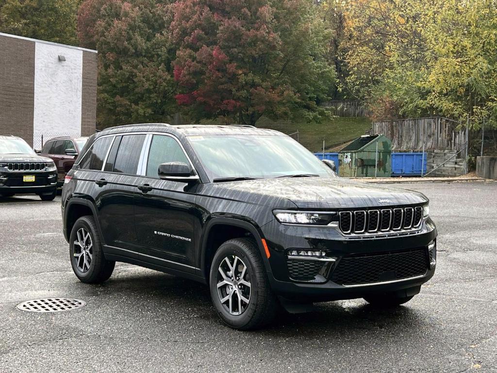 new 2025 Jeep Grand Cherokee car, priced at $47,495