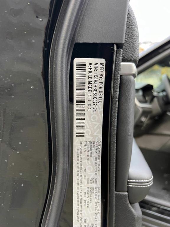 new 2025 Jeep Grand Cherokee car, priced at $50,010