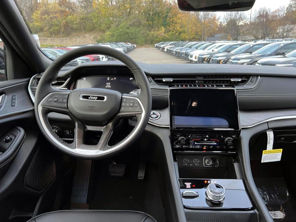 new 2025 Jeep Grand Cherokee car, priced at $50,010