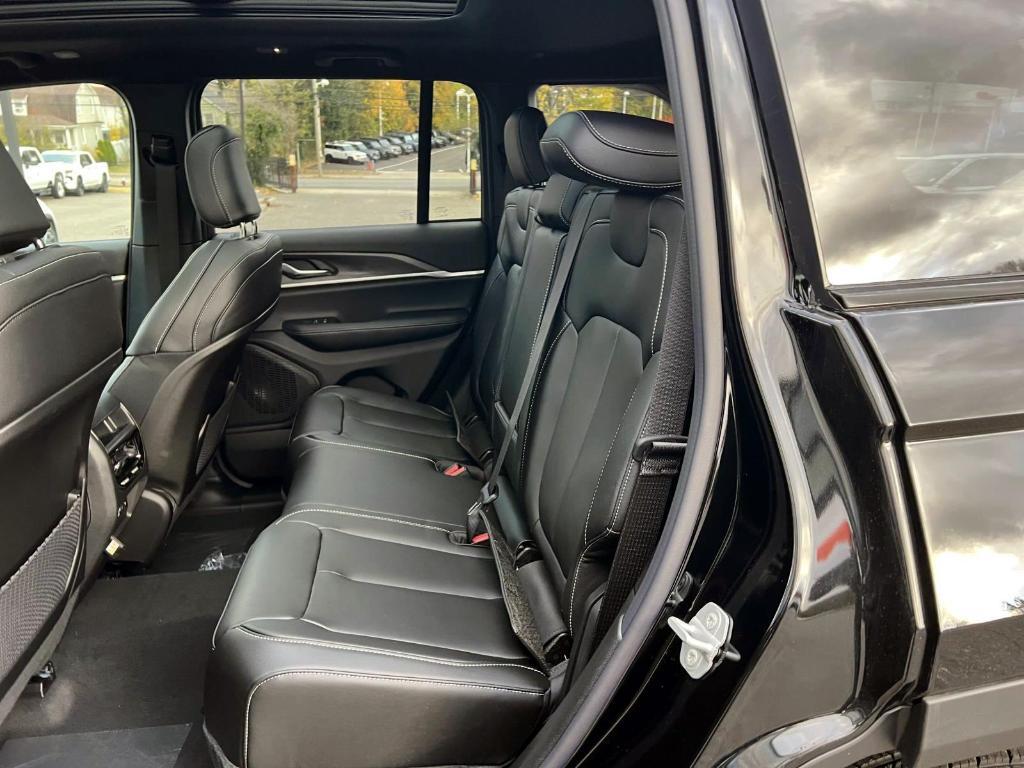 new 2025 Jeep Grand Cherokee car, priced at $50,010