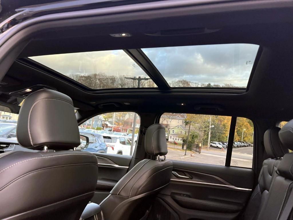 new 2025 Jeep Grand Cherokee car, priced at $50,010