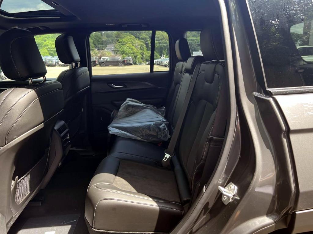 new 2025 Jeep Grand Cherokee car, priced at $48,375