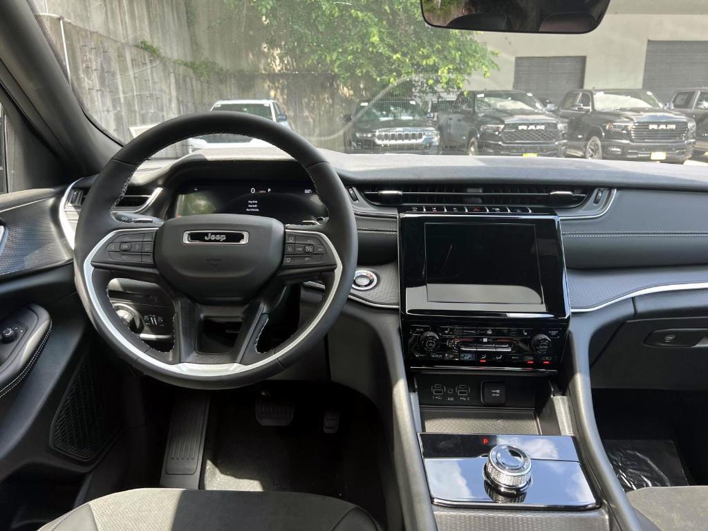 new 2025 Jeep Grand Cherokee car, priced at $48,375