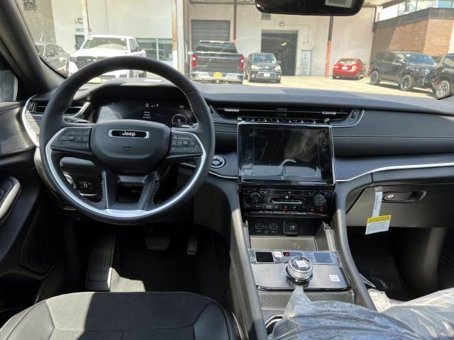 new 2025 Jeep Grand Cherokee car, priced at $48,375