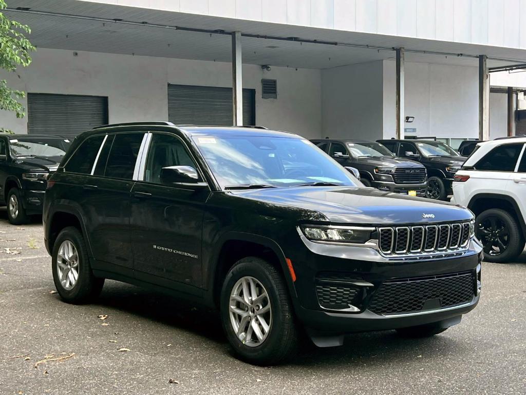 new 2025 Jeep Grand Cherokee car, priced at $44,170