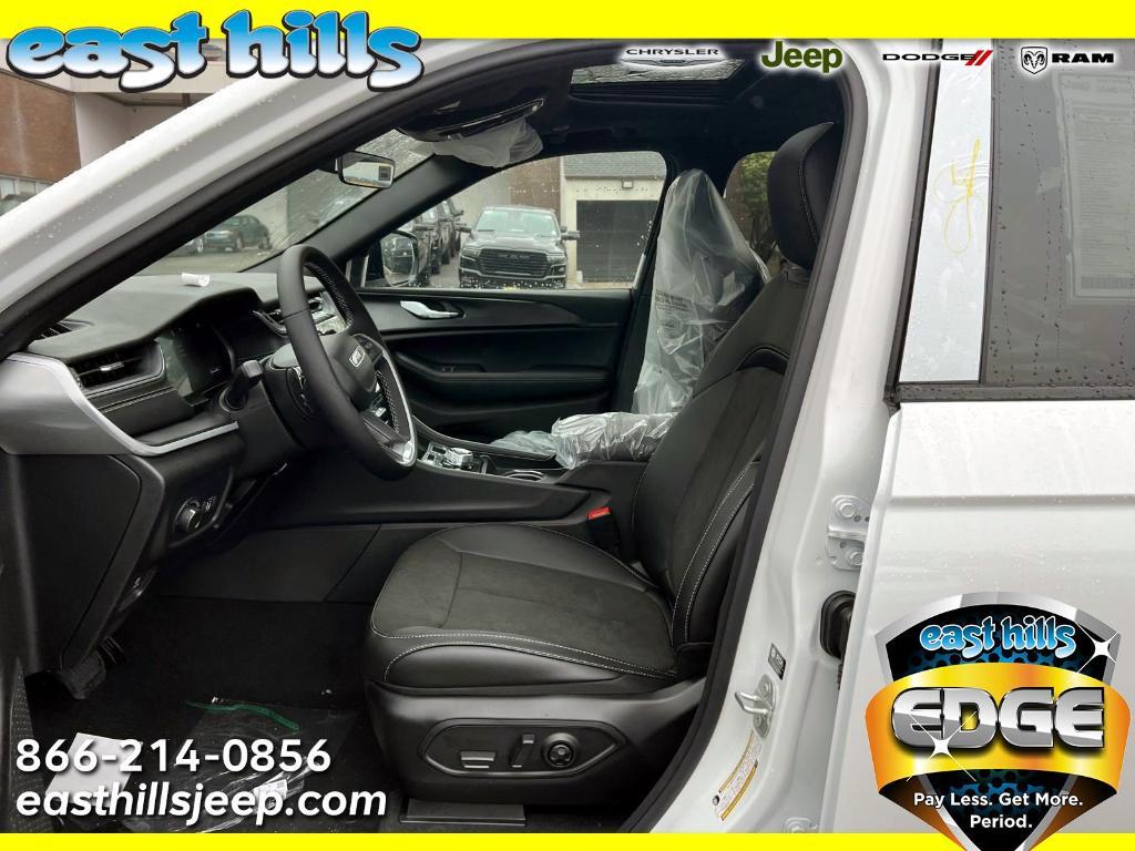 new 2025 Jeep Grand Cherokee car, priced at $47,780