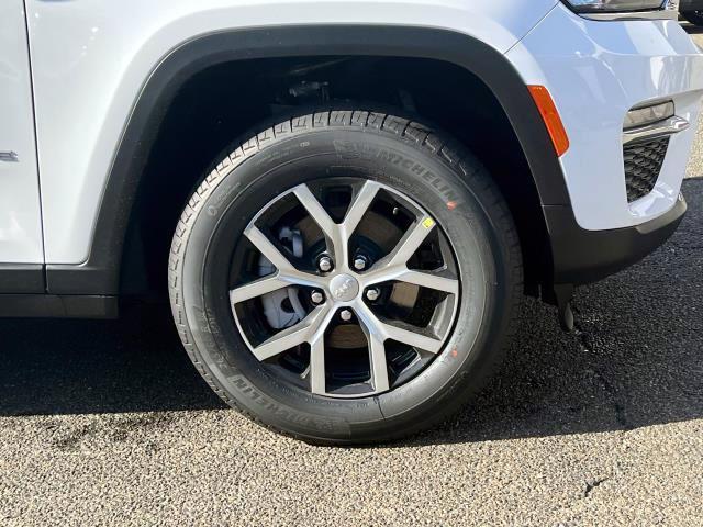 new 2025 Jeep Grand Cherokee car, priced at $49,215