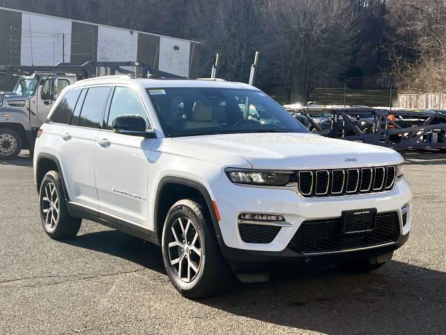 new 2025 Jeep Grand Cherokee car, priced at $49,215