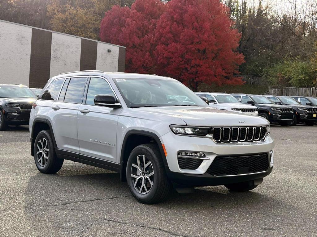 new 2025 Jeep Grand Cherokee car, priced at $47,920