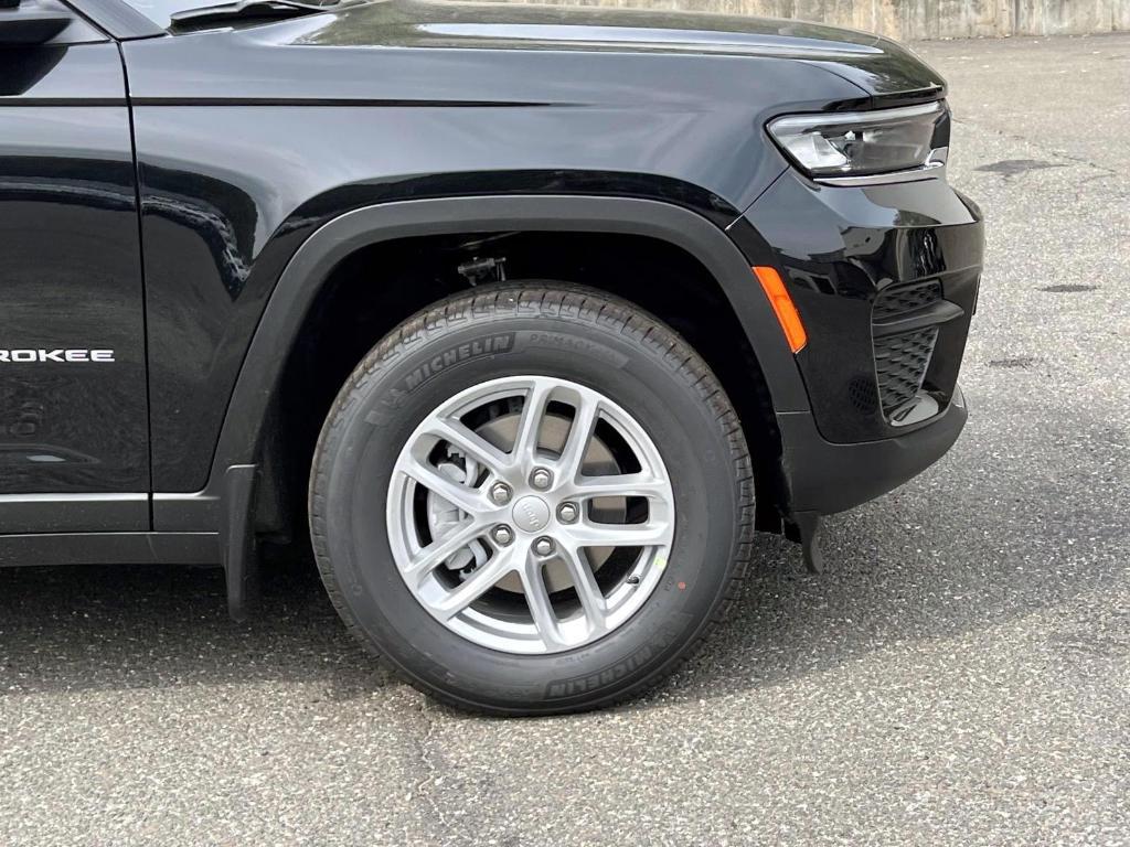 new 2025 Jeep Grand Cherokee car, priced at $42,800