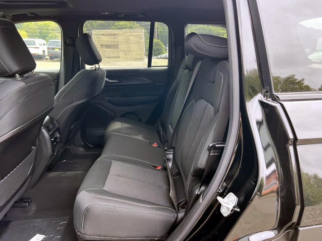 new 2025 Jeep Grand Cherokee car, priced at $42,800