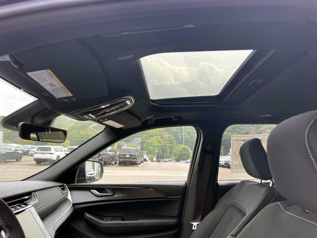 new 2025 Jeep Grand Cherokee car, priced at $42,800