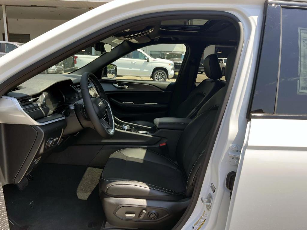new 2025 Jeep Grand Cherokee car, priced at $47,780