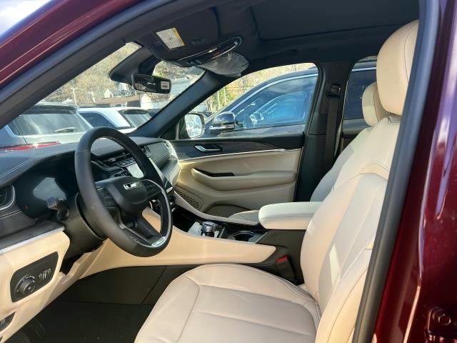 new 2025 Jeep Grand Cherokee car, priced at $49,810