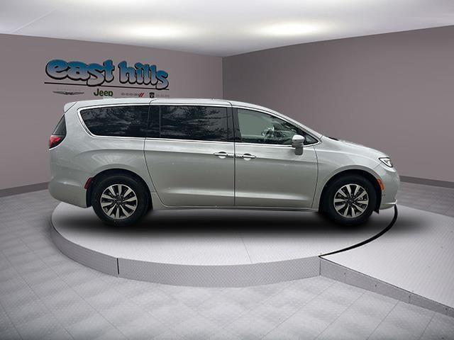 used 2022 Chrysler Pacifica Hybrid car, priced at $30,279