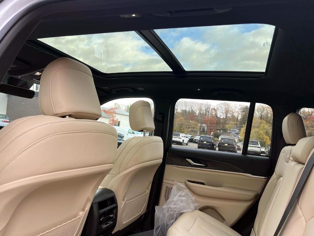 new 2025 Jeep Grand Cherokee car, priced at $49,415