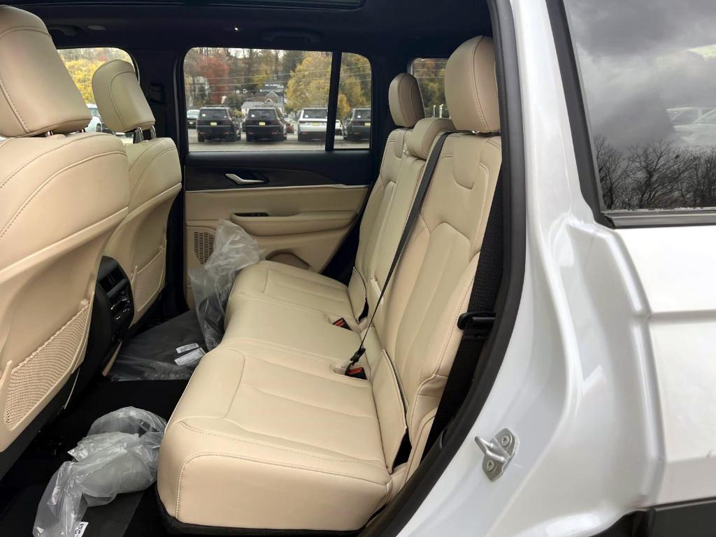 new 2025 Jeep Grand Cherokee car, priced at $49,415