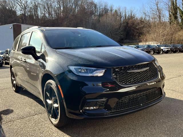 new 2025 Chrysler Pacifica car, priced at $58,865