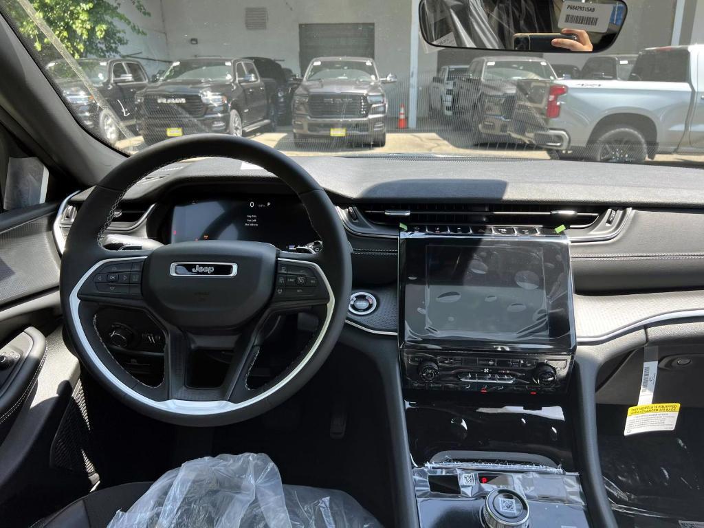 new 2025 Jeep Grand Cherokee car, priced at $48,375