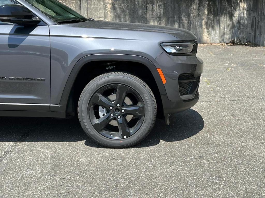 new 2025 Jeep Grand Cherokee car, priced at $48,375