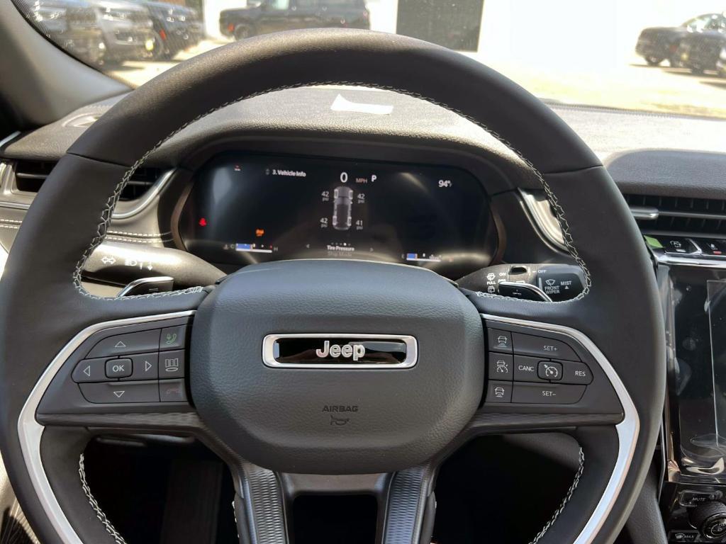 new 2025 Jeep Grand Cherokee car, priced at $48,375