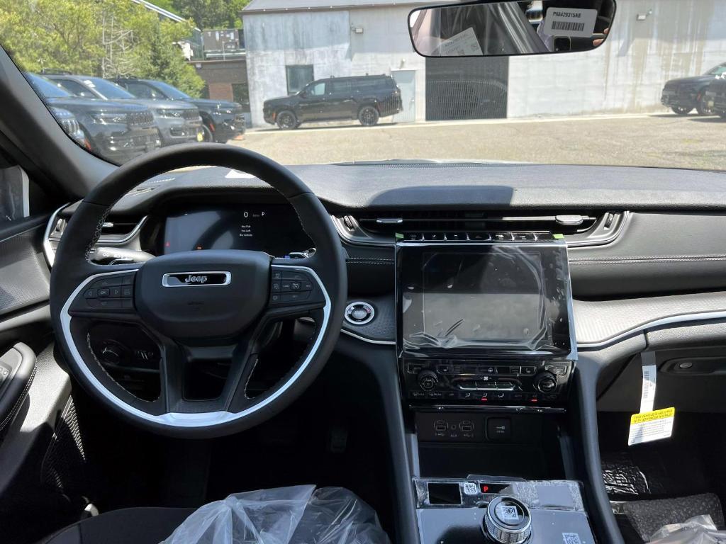 new 2025 Jeep Grand Cherokee car, priced at $48,375