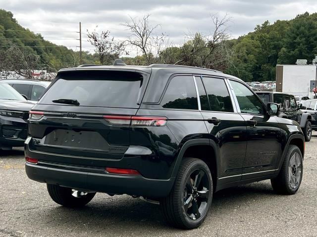 new 2025 Jeep Grand Cherokee car, priced at $52,535