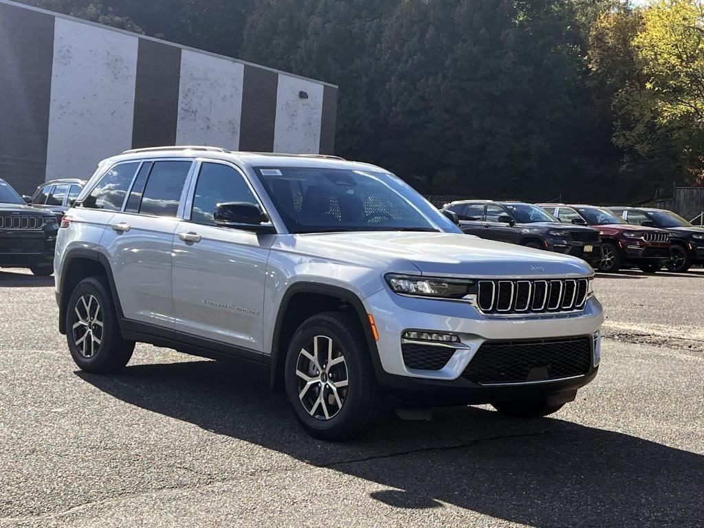 new 2025 Jeep Grand Cherokee car, priced at $50,435