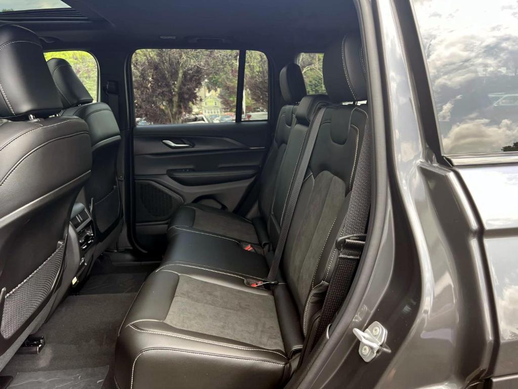 new 2025 Jeep Grand Cherokee car, priced at $48,375