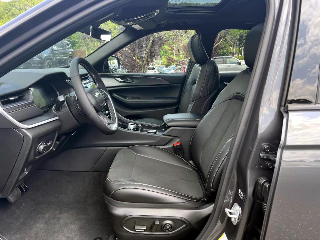 new 2025 Jeep Grand Cherokee car, priced at $48,375