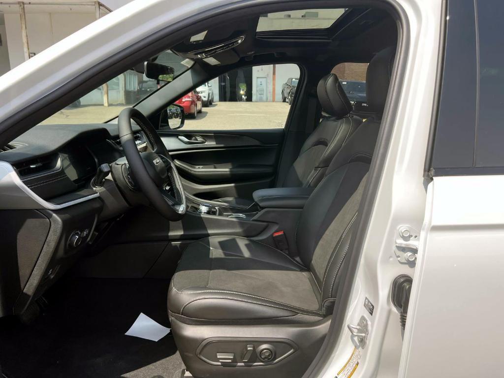 new 2025 Jeep Grand Cherokee car, priced at $47,780