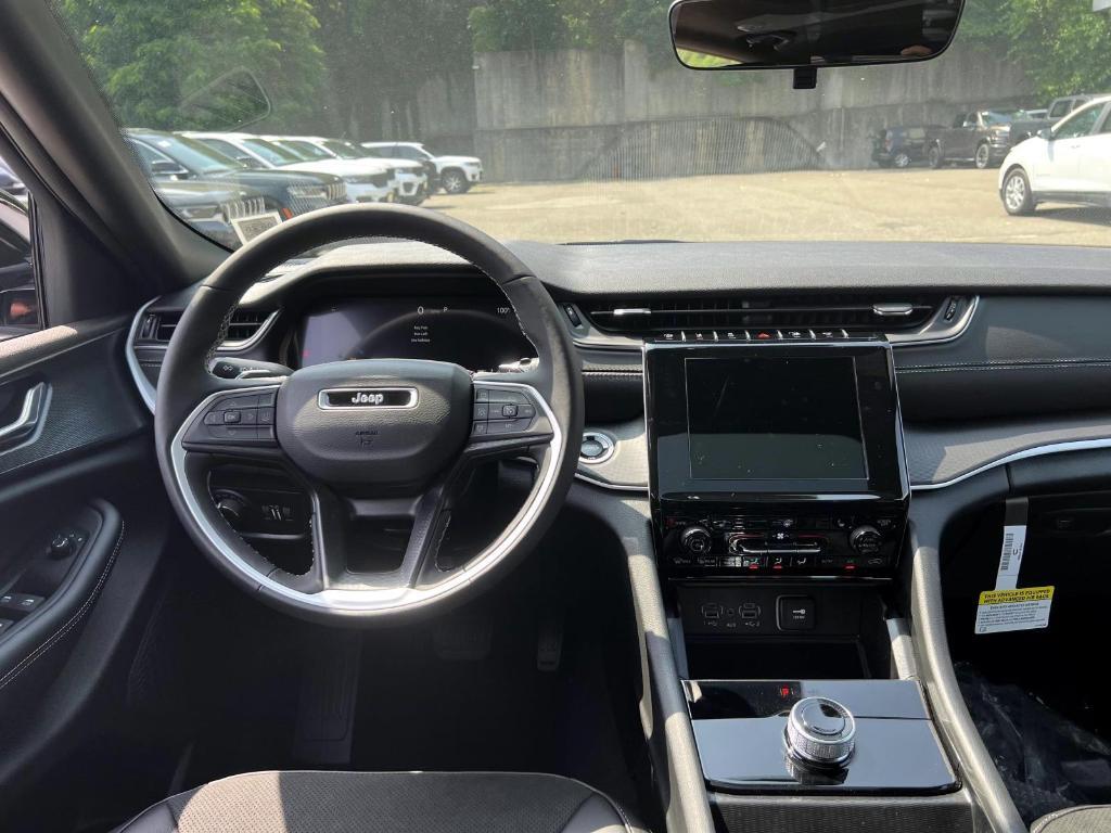 new 2025 Jeep Grand Cherokee car, priced at $47,780